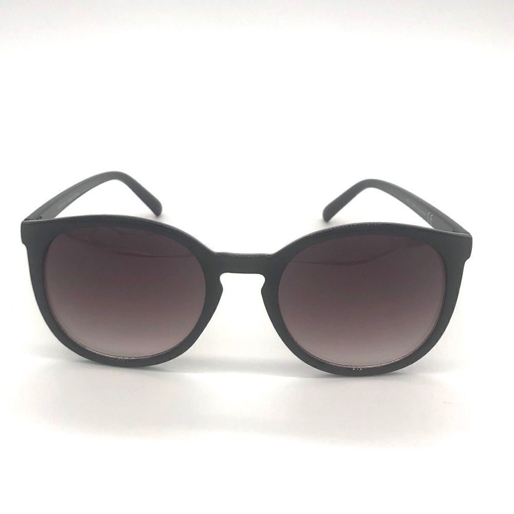 Black Sunglasses 🌸Free w/ any Bundle purchase